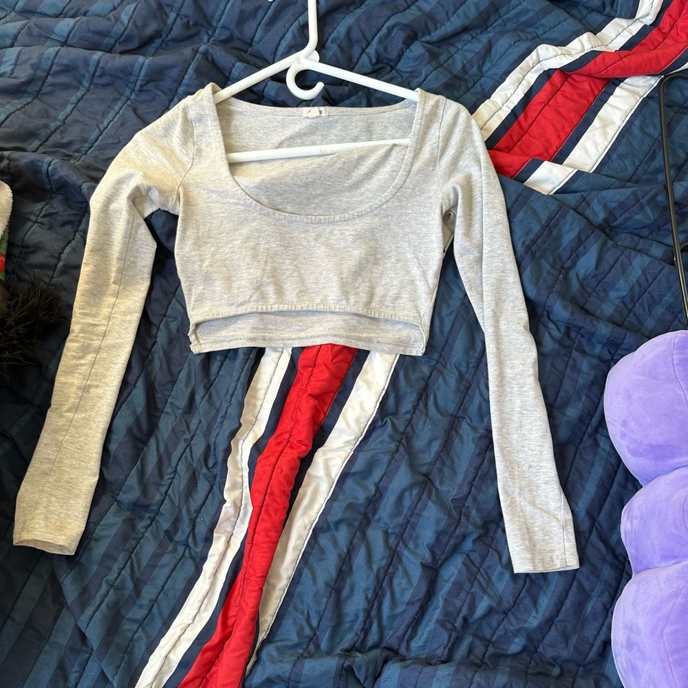 Long sleeve crop